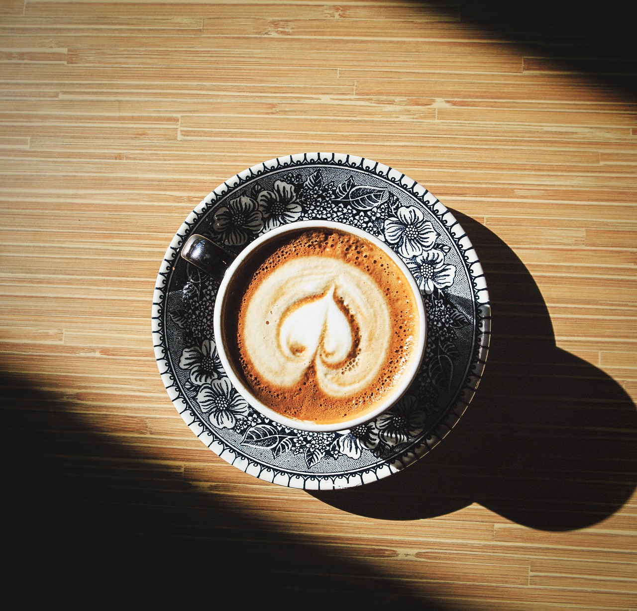 entdecken sie die besten methoden und geräte zum milchaufschäumen für perfekten cappuccino, latte macchiato und mehr. tipps & tricks für cremigen milchschaum wie vom barista.